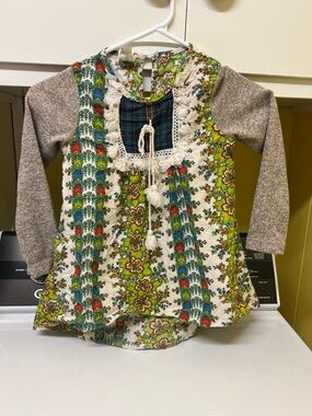 Girls Floral Boho Lace-Trim Top in Green & Gray